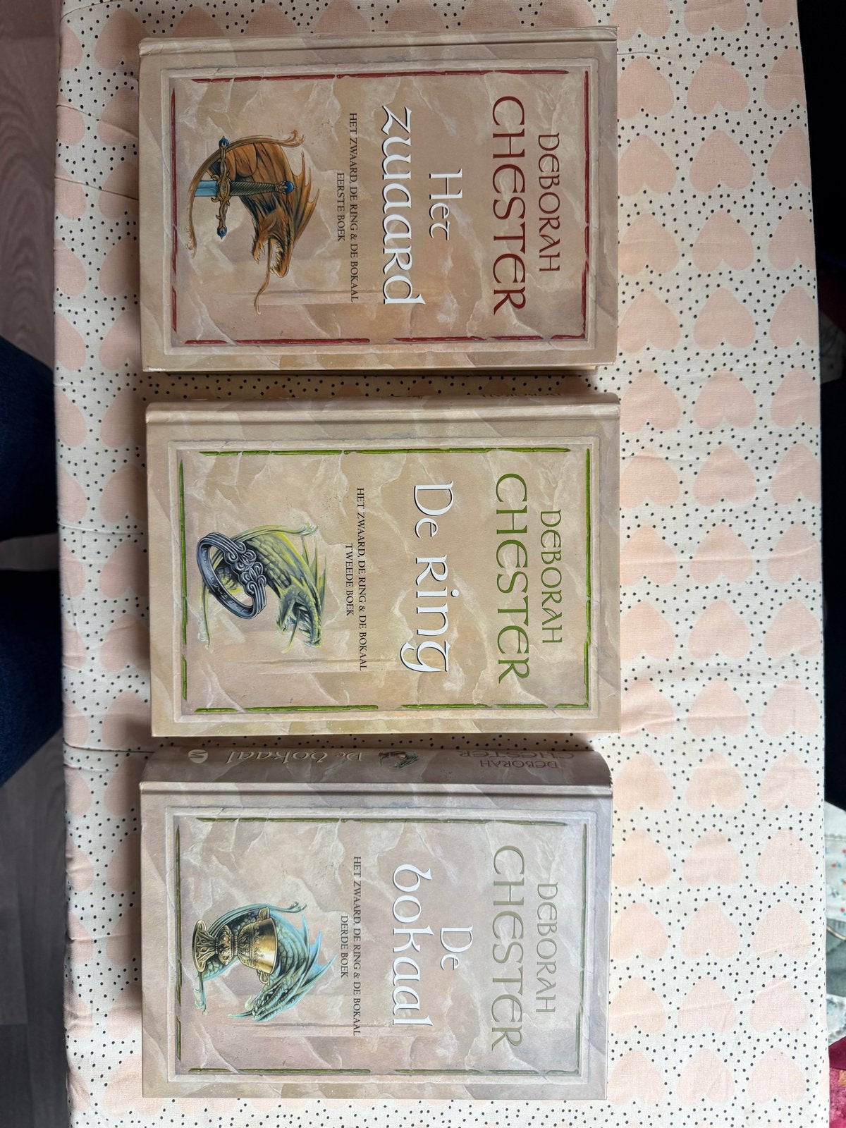 Het Zwaard, De Ring & De Bokaal - Deborah Chester (3 boeken), Ophalen of Verzenden, Gelezen