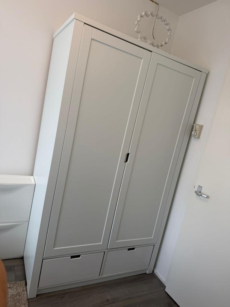 Eenpersoonsbed Kledingkast en bureau samen verkopen, Lattenbodem, 85 tot 100 cm, Gebruikt, Ophalen of Verzenden