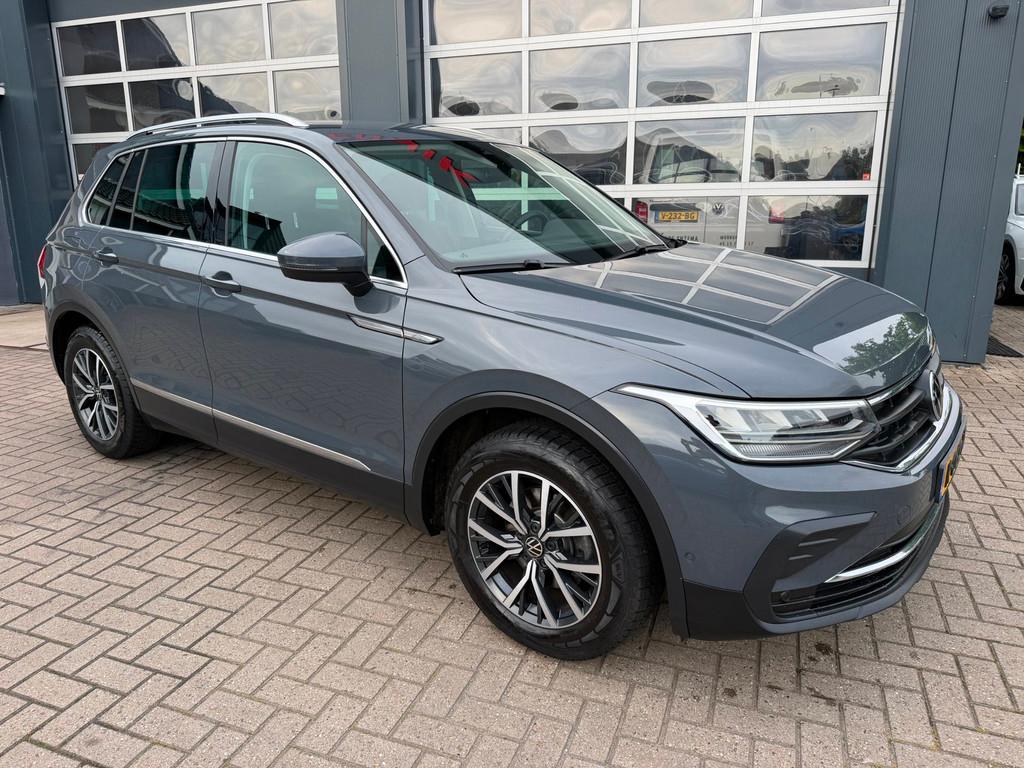 Volkswagen Tiguan 1.5 TSI Life Business / ACC / IQ Light / M, Auto's, Automatische klimaatregeling, Euro 6, 4 cilinders, Alcantara