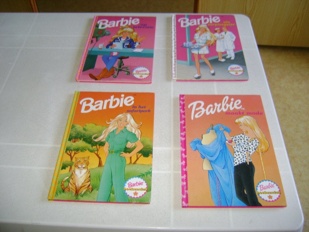 4barbie boekjes van boekenclub op tv maakt mode verpleegster, Ophalen of Verzenden, Zo goed als nieuw, Boekenclub, Fictie algemeen