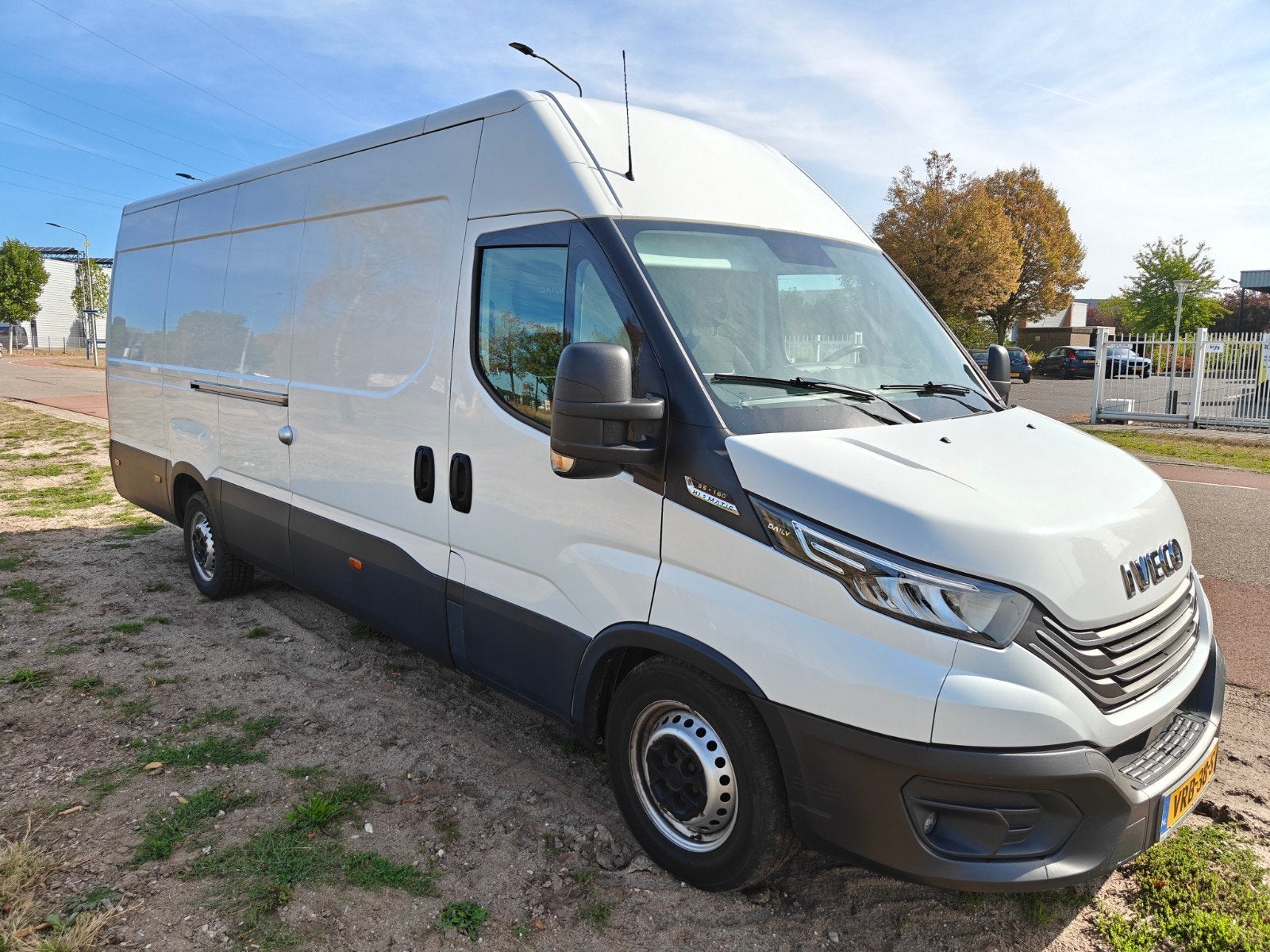 2022 Iveco Daily 35S18 3.0D, LED, automaat, geveerde stoelen, Auto's, Automaat, 4 cilinders, Iveco, Origineel Nederlands