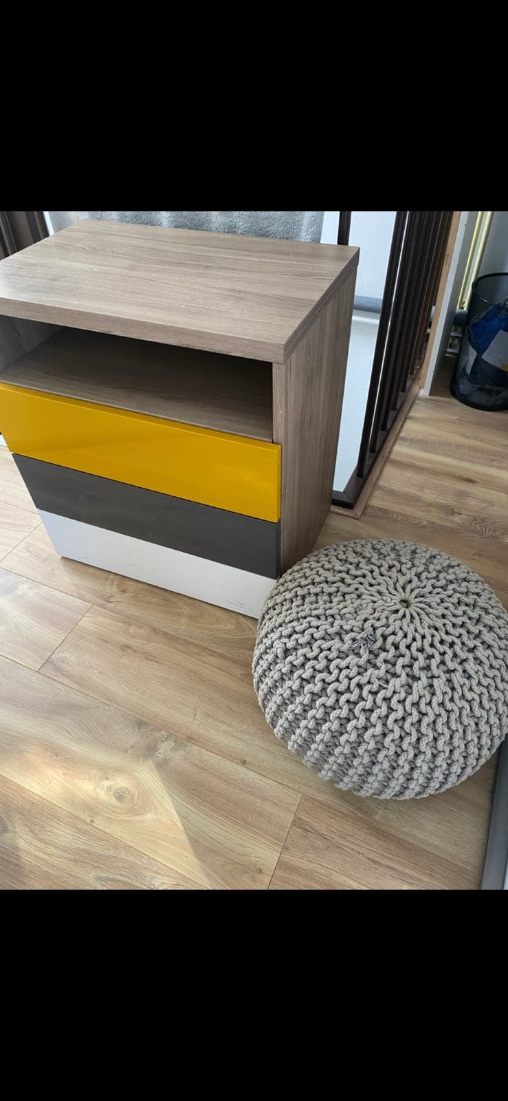 Stoer ladekastje –hout met geel/grijs/wit – zeer goede staat, Ophalen, Zo goed als nieuw, Minder dan 45 cm, 55 tot 70 cm