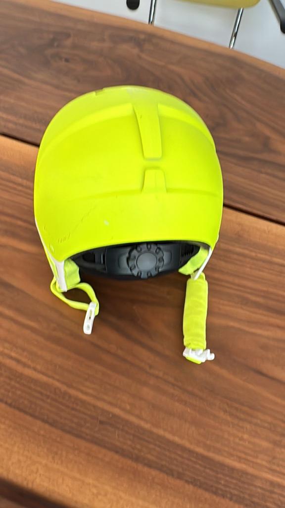 Wedze skihelm geel - voor jongere kinderen (rond de 145 cm), Sport en Fitness, Skiën en Langlaufen, Gebruikt, Overige typen, Minder dan 100 cm