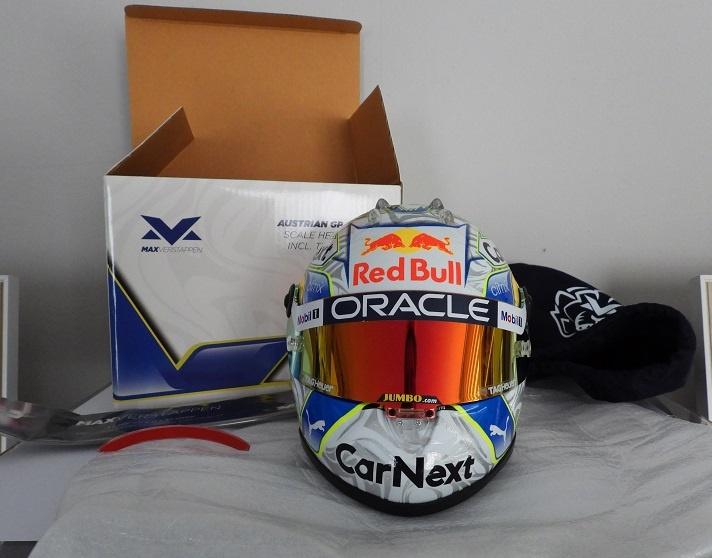 max verstappen helm gp oostenrijk 2022 1:2, Verzamelen, Automerken, Motoren en Formule 1, Ophalen of Verzenden, Zo goed als nieuw