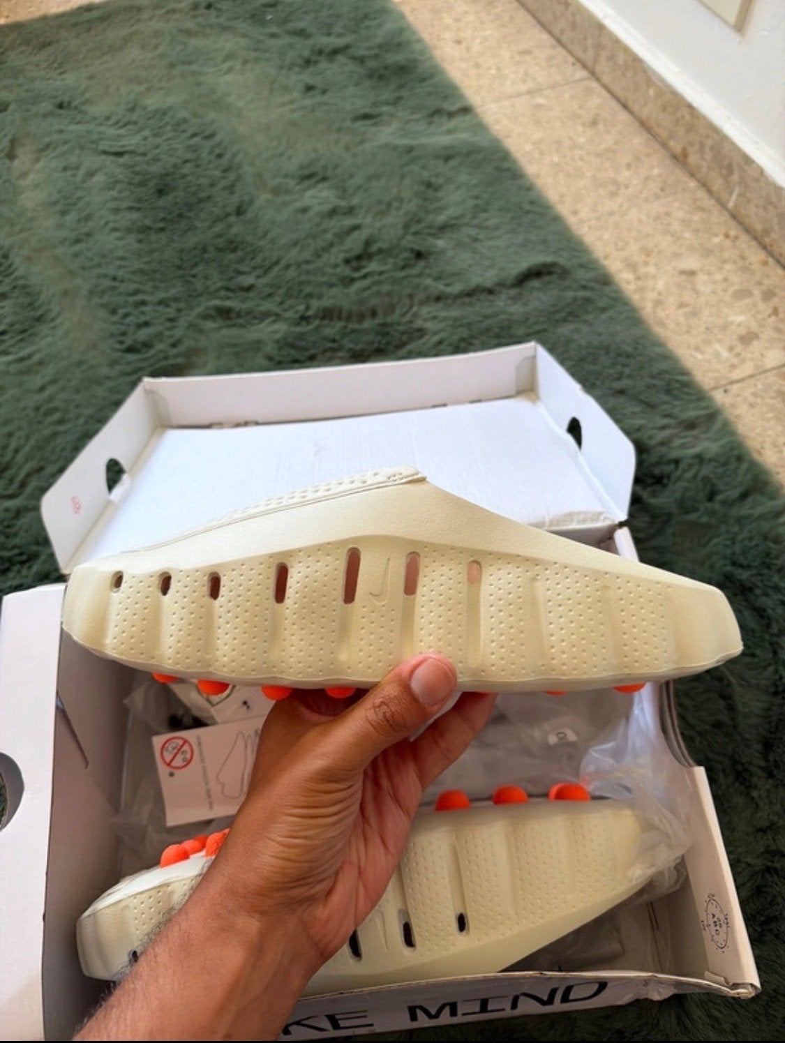 Nike Mind Slippers Maat 44 - Nieuw in Doos, Verzenden, Nieuw, Beige, Slippers
