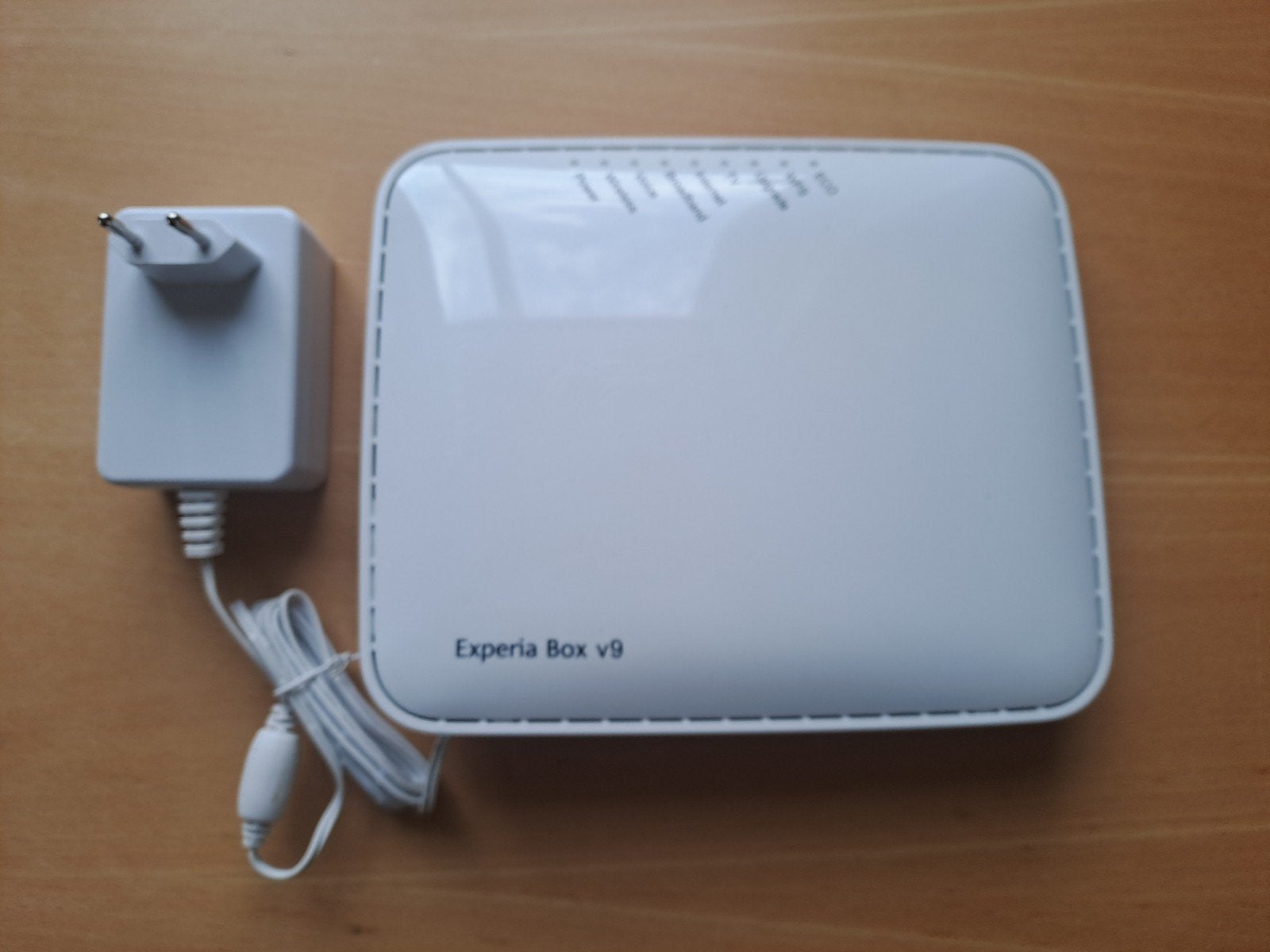 KPN Experia Box v9 Router met adapter, Computers en Software, Routers en Modems, Ophalen, Gebruikt, Router, KPN Experia Box