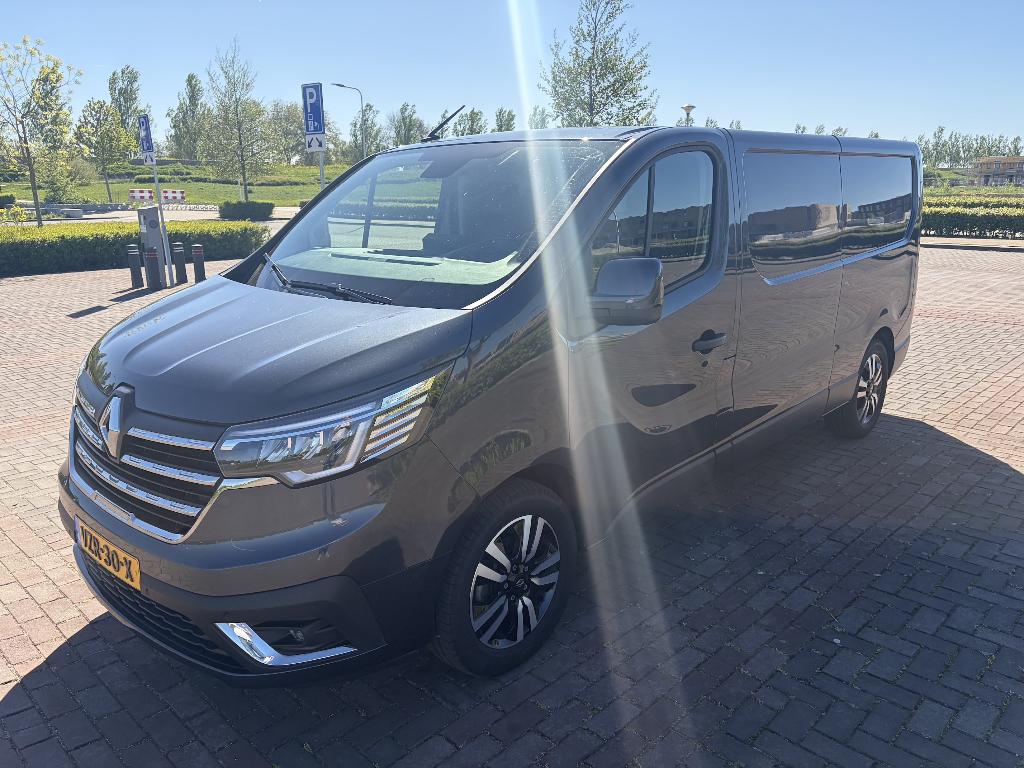 Renault Trafic GB 2.0 Blue dCi 131pk L2H1 T30 Grijs, Auto's, Voorwielaandrijving, Stof, 4 cilinders, Renault