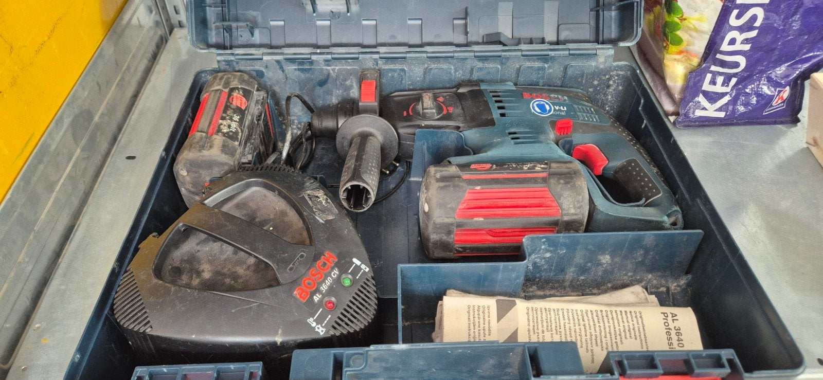 Bosch Boorhamer 36V met accu en lader in koffer, Ophalen of Verzenden, Gebruikt, Boor- en/of Breekhamer