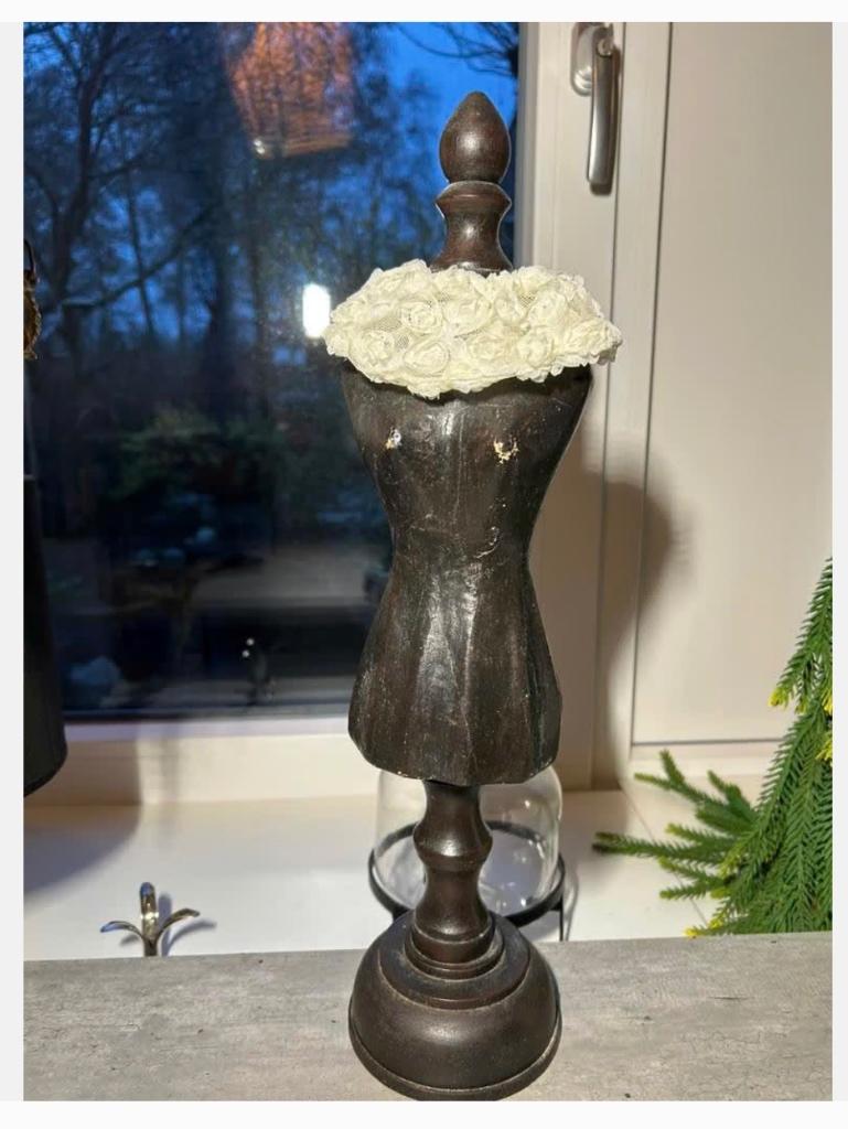 Hele oude papier-mache toonbank paspop met bloemen kraag, Antiek en Kunst, Curiosa en Brocante, Ophalen of Verzenden