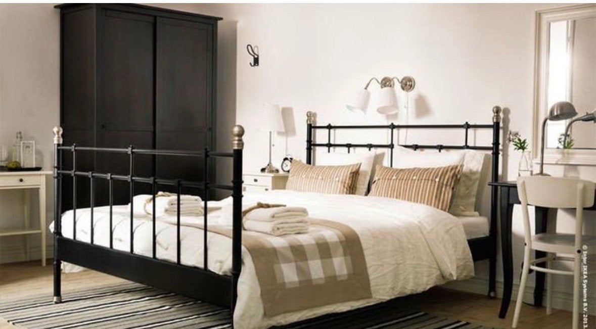 IKEA SVELVIK  bedframe zwart bed met messing 160 x 200, Ophalen, Gebruikt, 180 cm of meer, 85 tot 100 cm