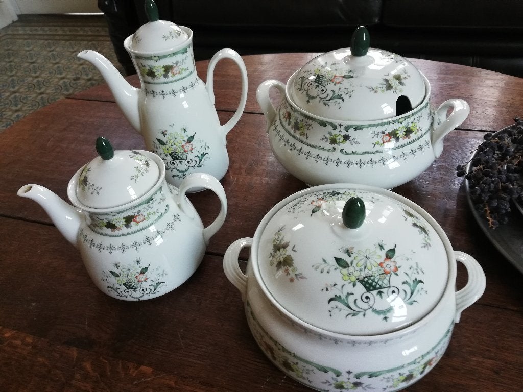 Royal Doulton Provencal, koffiepot en dekschaal, Overige merken, Ophalen of Verzenden, Overige stijlen, Porselein