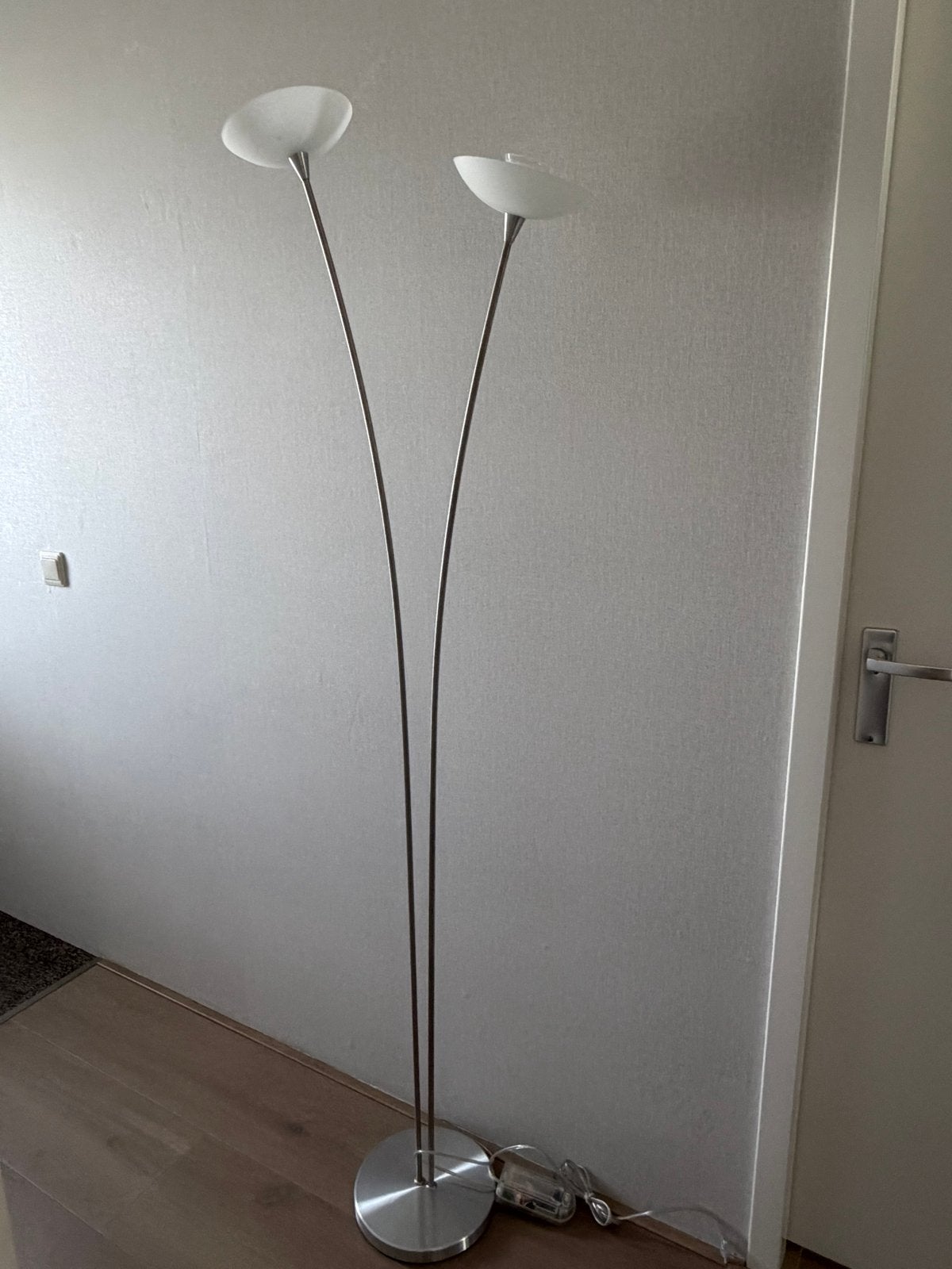 Set van 2 lampen: staande lamp en wandlamp (zilver), Huis en Inrichting, Ophalen, Gebruikt, Metaal, 150 tot 200 cm