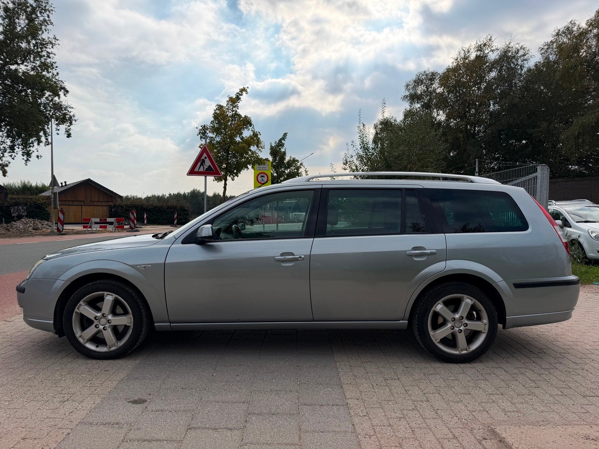 Ford Mondeo Wagon 1.8-16V Platinum AIRCO CRUISE NAVI PDC, Auto's, Gebruikt, 4 cilinders, Euro 4, 1500 kg