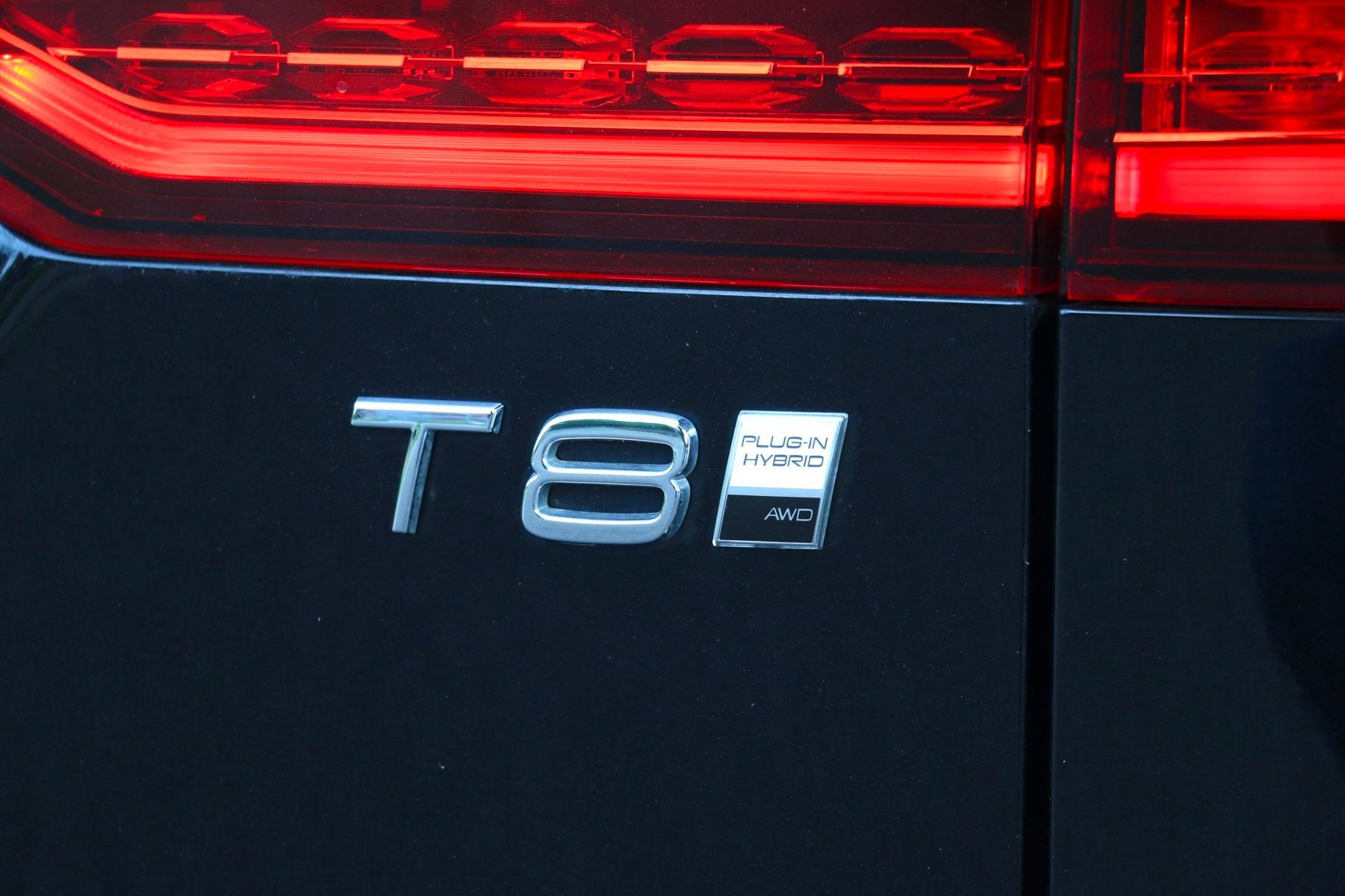 Volvo V60 2.0 T8 Plug-in Hybrid AWD Aut 335kW 456Pk 2024 Ult, Dealer onderhouden, Gebruikt, 4 cilinders, Zwart