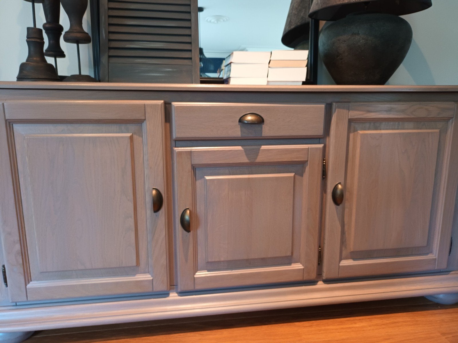 Stijlvol eiken dressoir met grijze uitstraling, Huis en Inrichting, Ophalen, Gebruikt, Met deur(en), 150 tot 200 cm