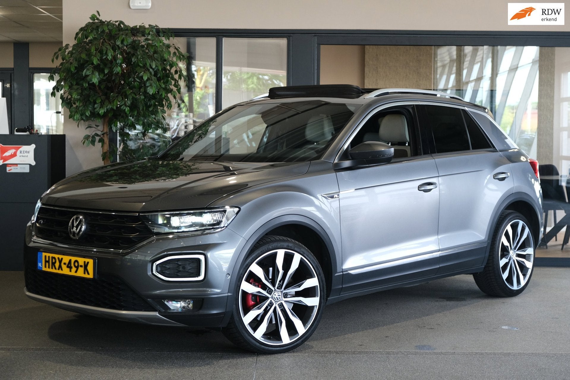 Volkswagen T-ROC 2.0 TSI 4Motion Sport Pano Beats Trekhaak L, Automaat, 15 km/l, Gebruikt, Euro 6