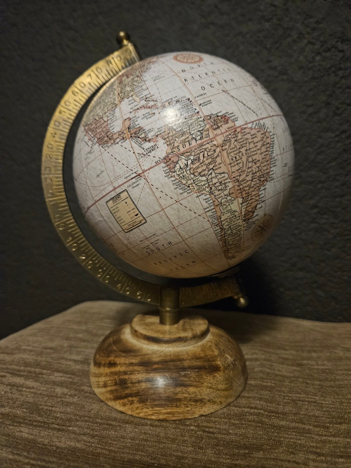 Decoratieve Wereldbol - 22cm Hoogte, Gebruikt, Draaibaar, Ophalen of Verzenden, Staatkundige wereldbol
