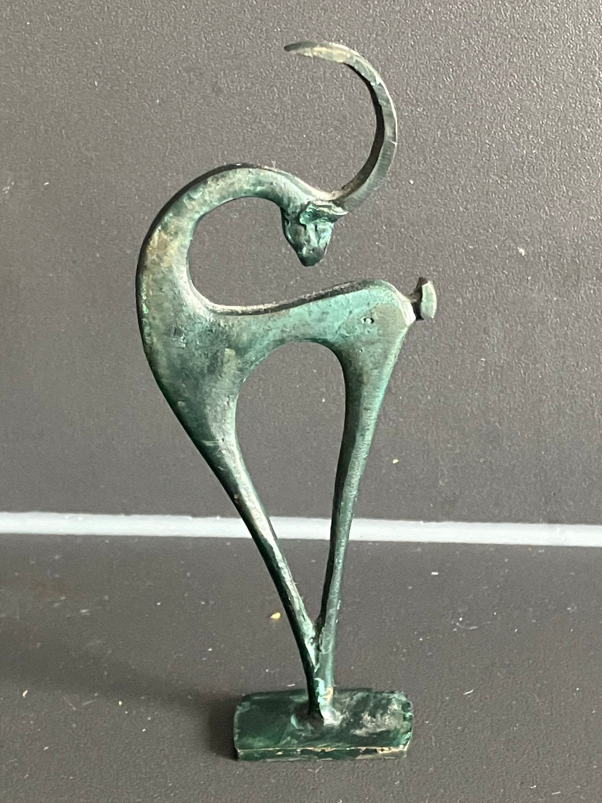 Bronzen beeldje - Hert - Hoogte ca 13cm - Gewicht ca 70 gram, Minder dan 20 cm, Ophalen of Verzenden, Beeld, Groen