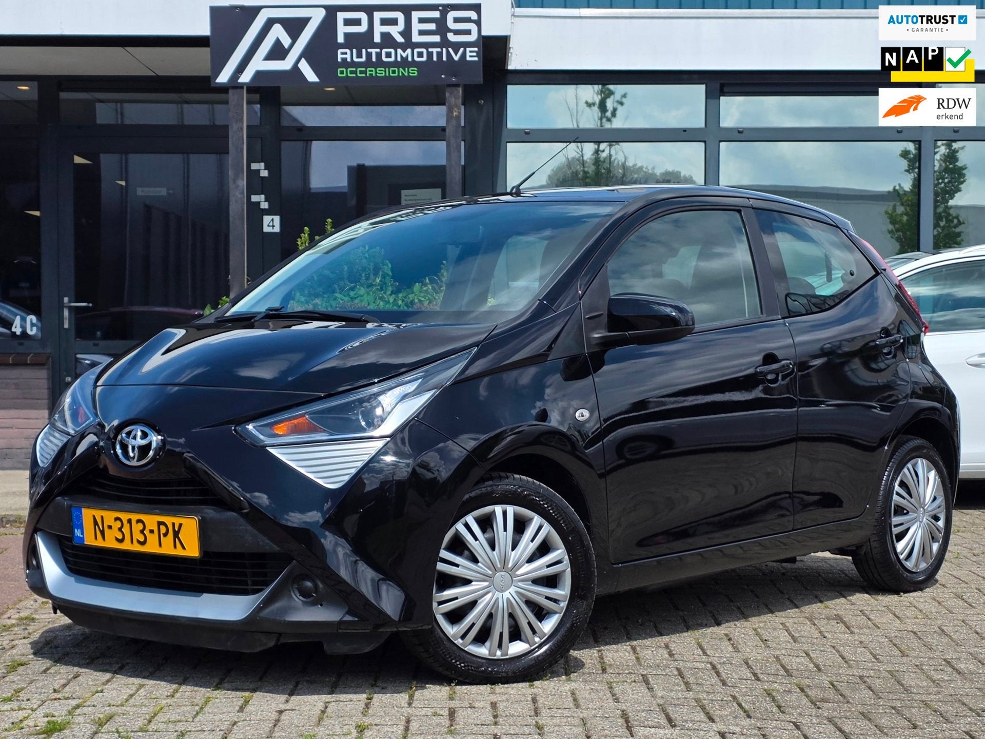 Toyota Aygo 1.0 VVT-i x-play |AIRCO|CAMERA|CARPLAY, Auto's, Voorwielaandrijving, Stof, Gebruikt, Euro 6