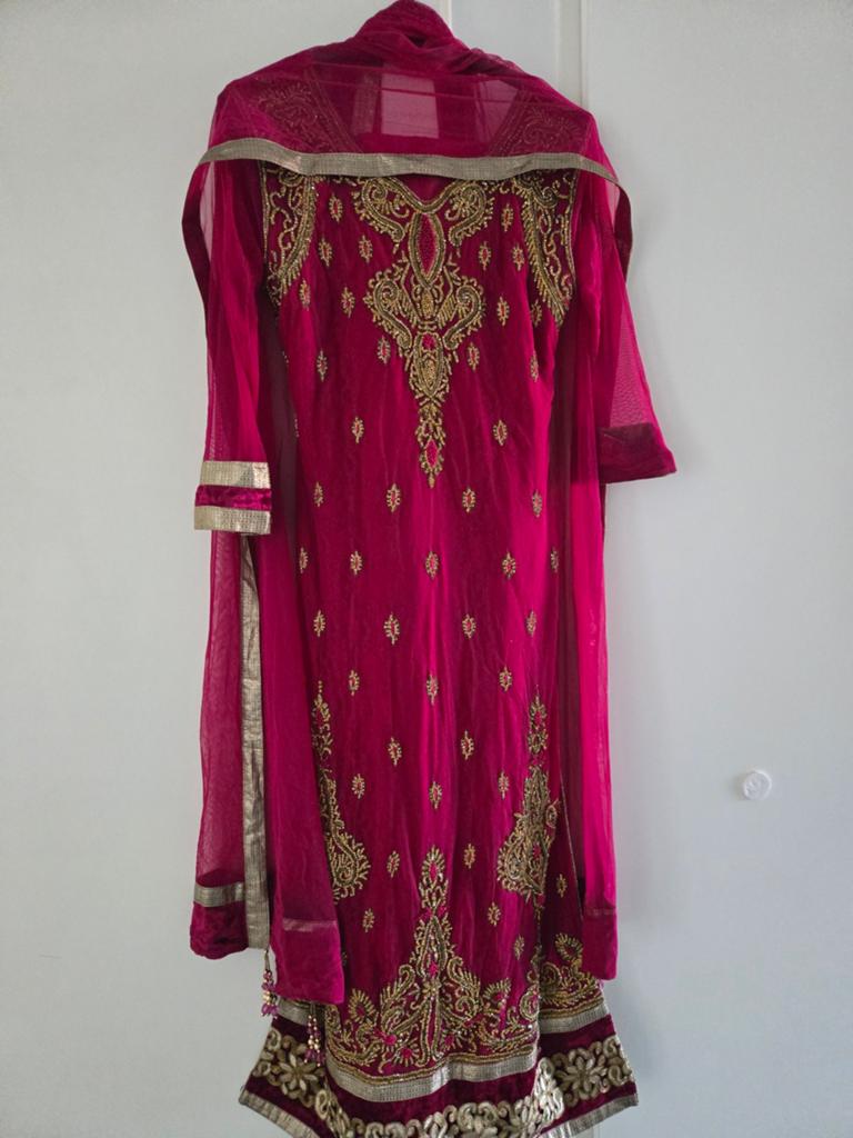 Salwaar/kameez - fuchsia met goud/rose borduurwe, Maat 38/40 (M), Overige typen, Ophalen of Verzenden, Roze
