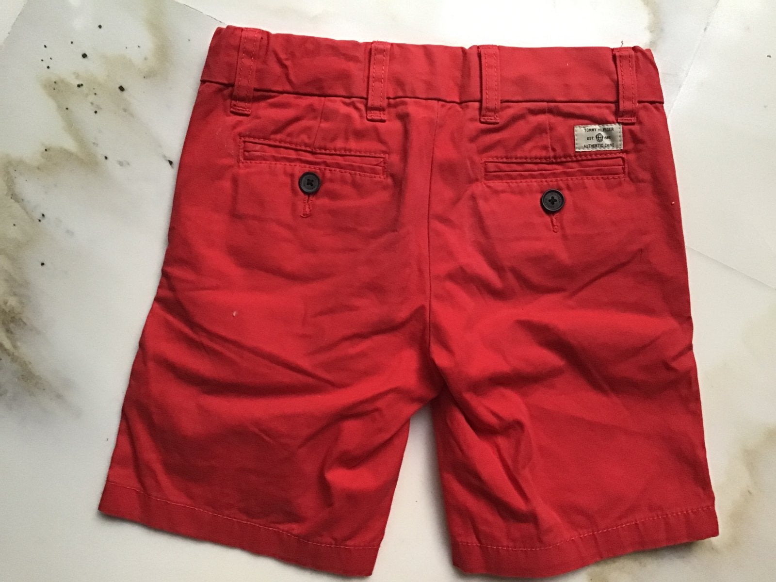 Tommy Hilfiger rood kort broekje maat 110, Verzenden, Gebruikt, Jongen of Meisje, Broek