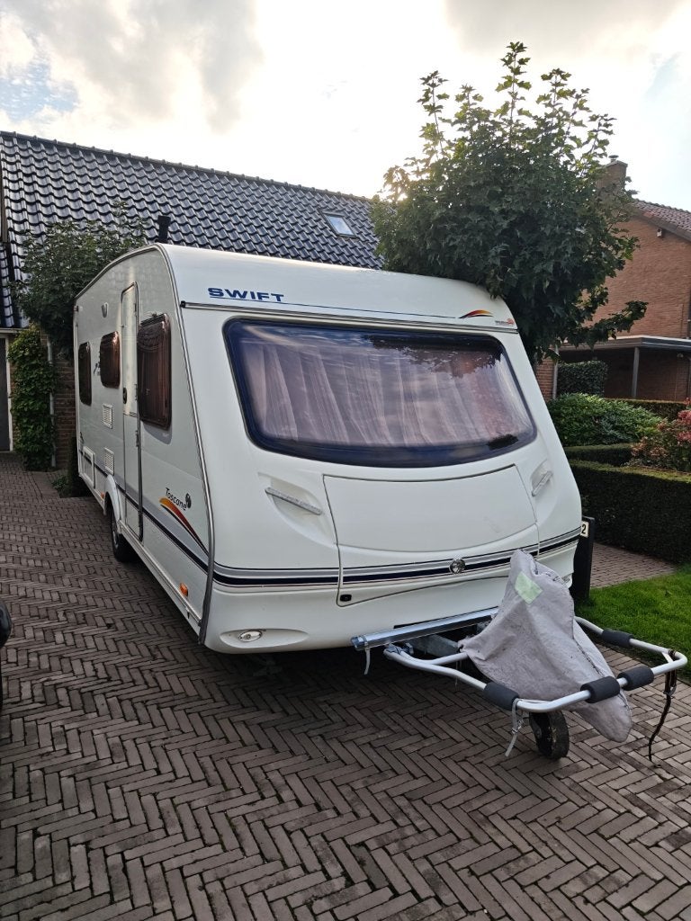 Swift Toscane 490/2 jaar 2004, Rondzit, Particulier, 4 tot 5 meter, Schokbreker