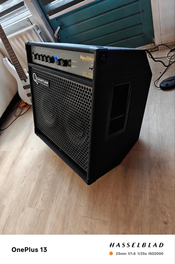 Hughes & Kettner Quantum QC 421 Bascombo, Muziek en Instrumenten, Versterkers | Bas en Gitaar, Ophalen