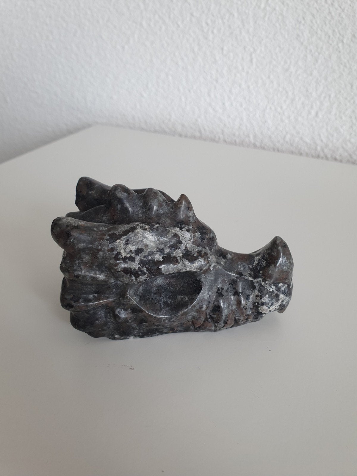 Yooperlite draak UV reactief, Verzamelen, Beelden en Beeldjes, Ophalen of Verzenden, Dier