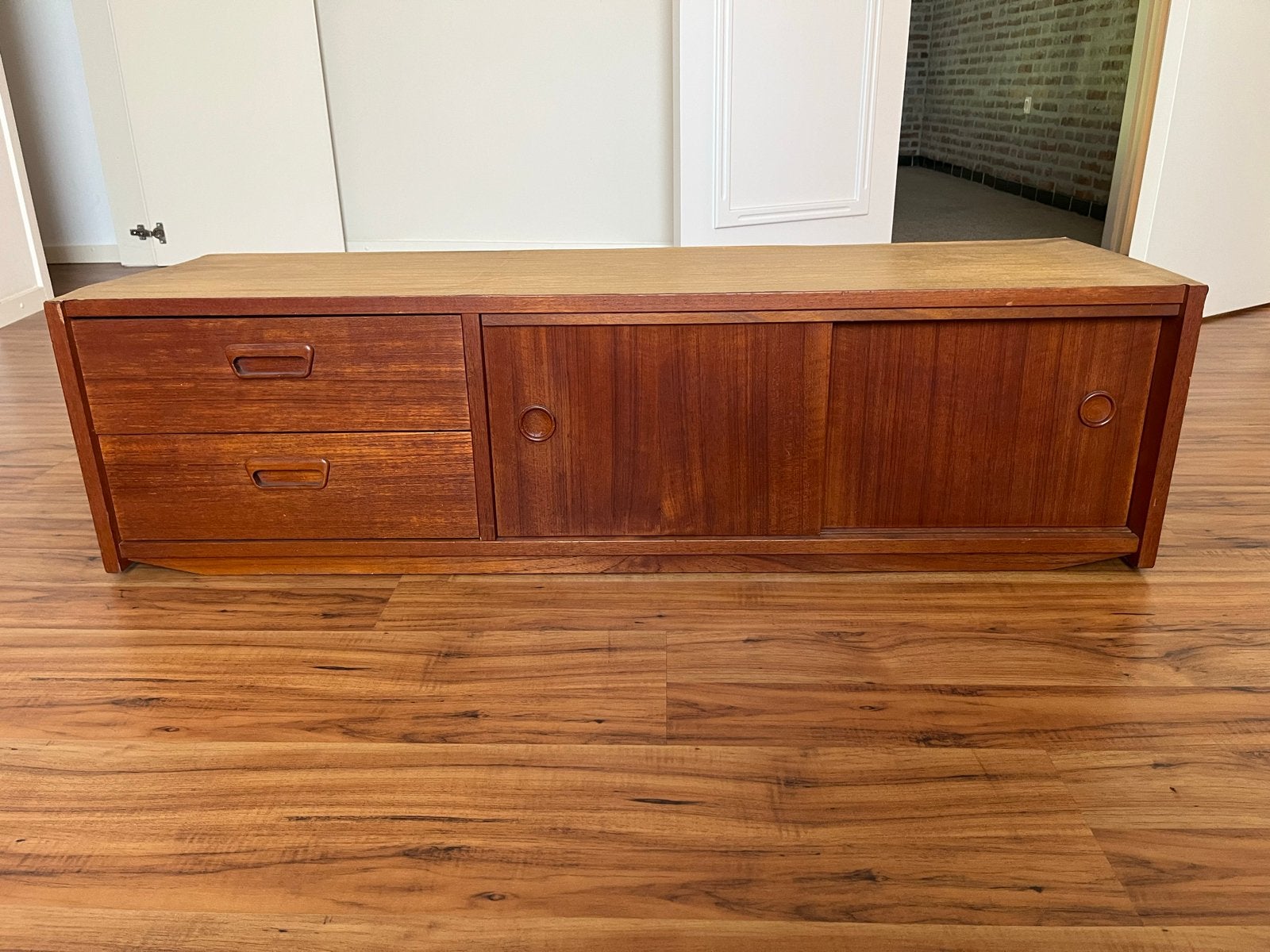 Vintage dressoir/tv-meubel met lades en schuifdeuren, Ophalen, Gebruikt, 100 tot 150 cm, Teakhout