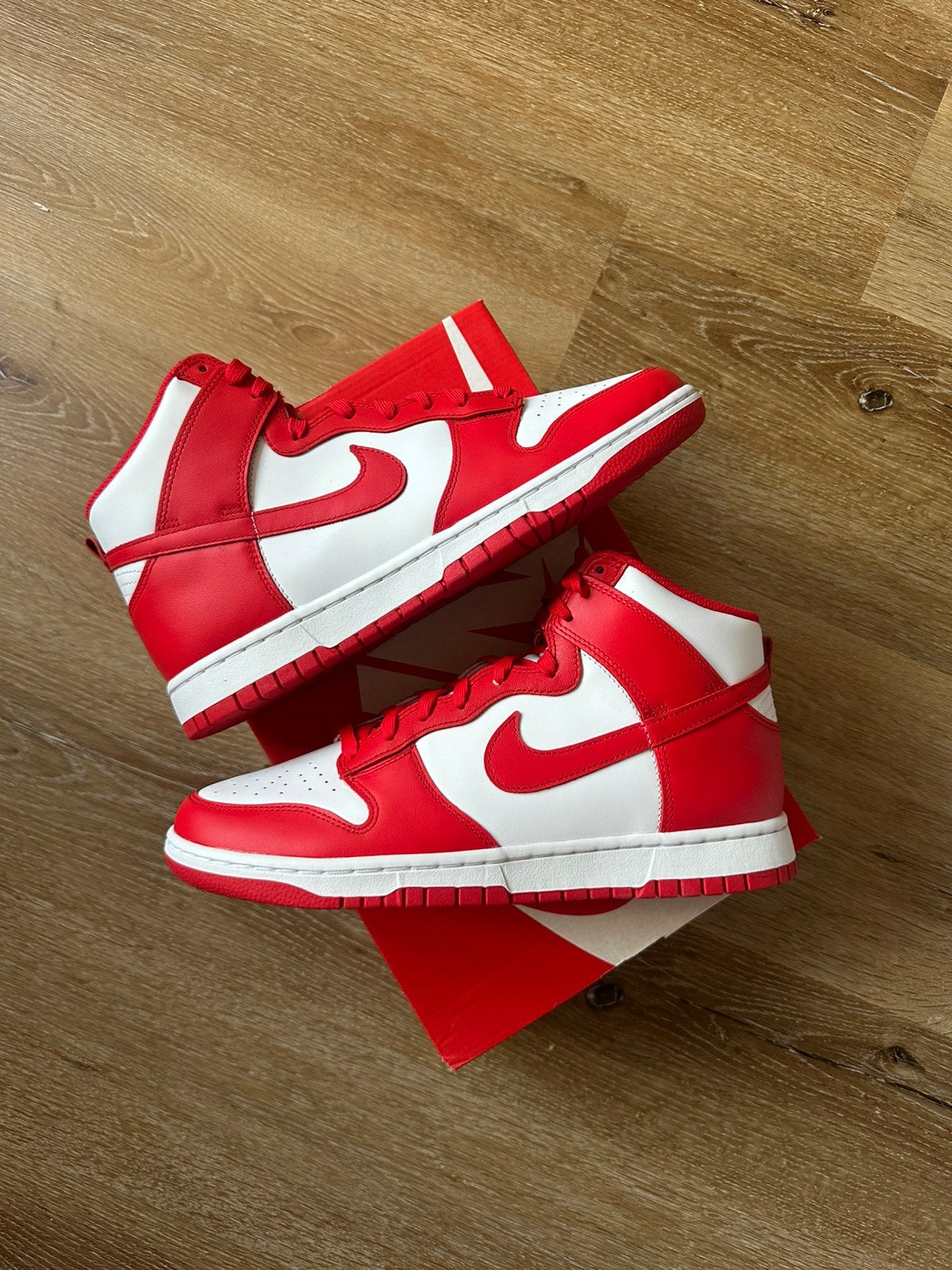 Nike High Dunk Championship White Red 45 EU, Overige kleuren, Nieuw, Ophalen of Verzenden, Sneakers of Gympen