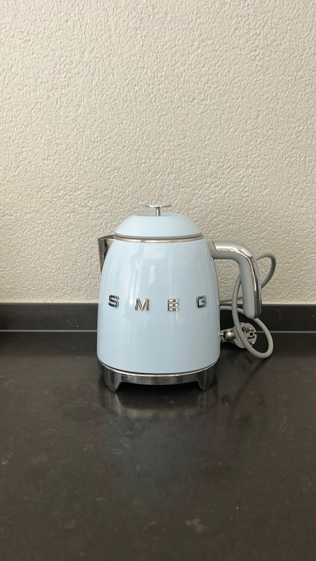 Smeg Waterkoker Lichtblauw - Stijlvol en Functioneel, Witgoed en Apparatuur, Waterkokers, 1 tot 2 liter, Ophalen of Verzenden