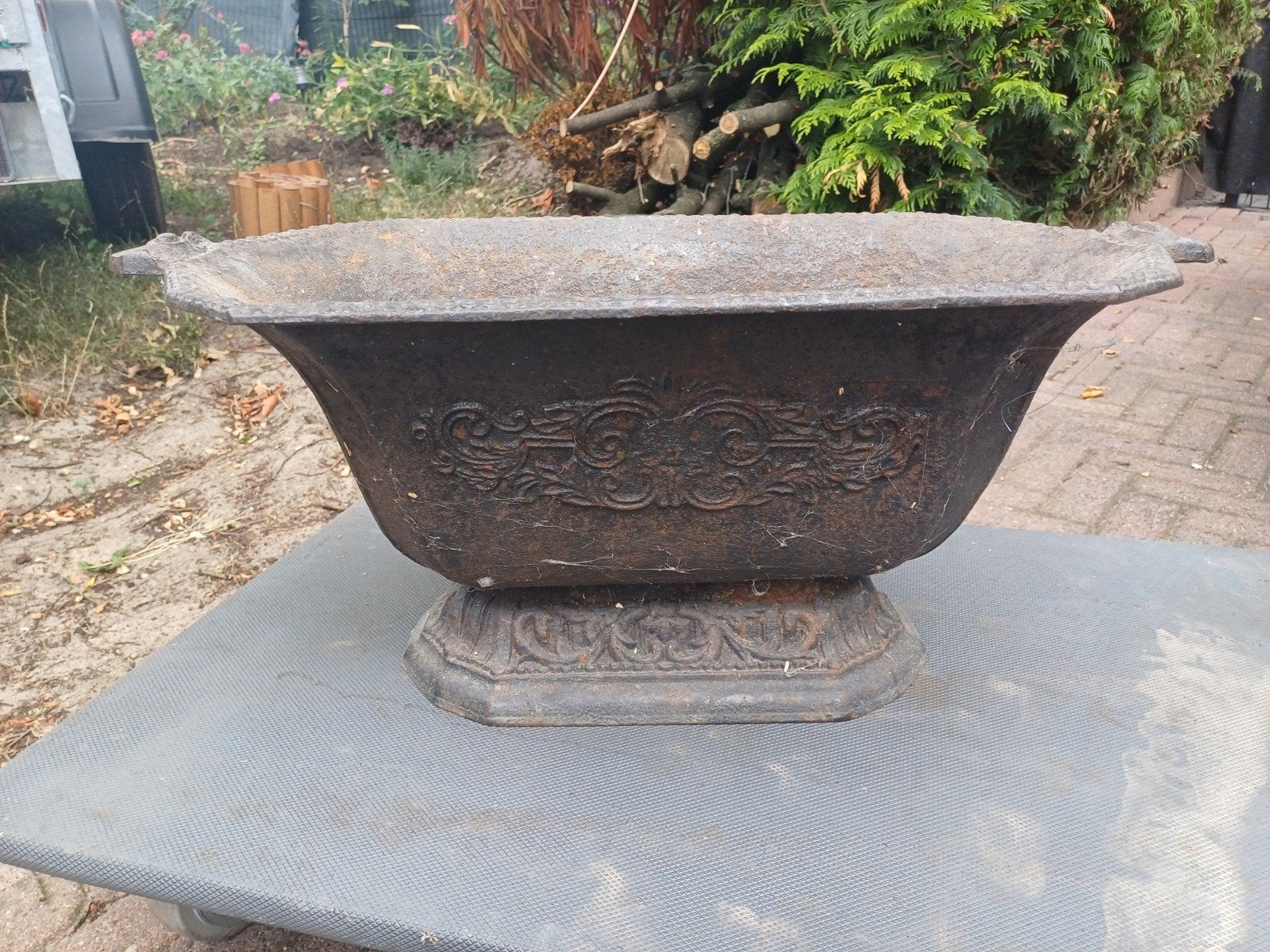 Antieke gietijzeren plantenbak / bloembak, Antiek en Kunst, Ophalen