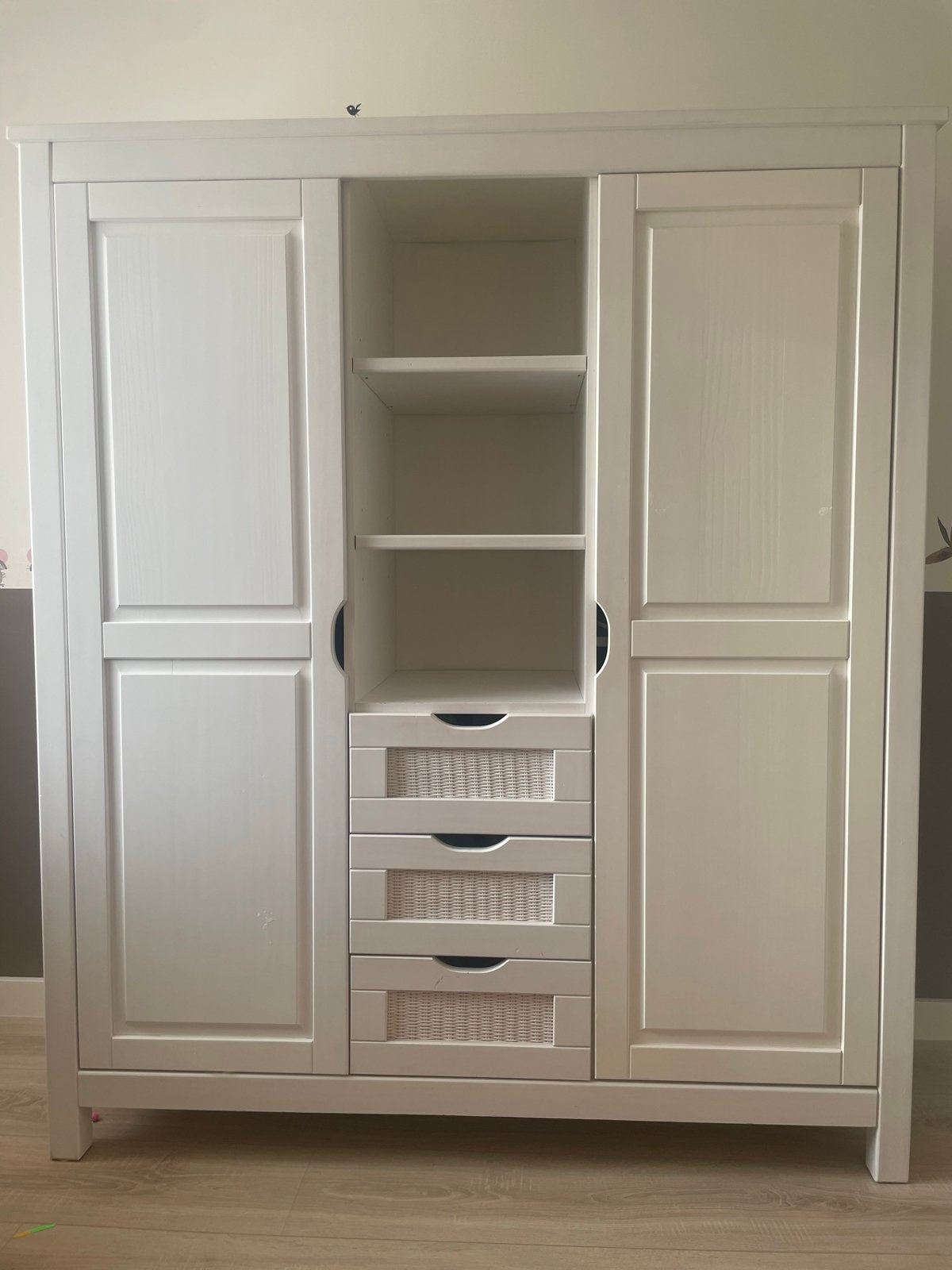 Witte whitewash kledingkast met lades en planken, Huis en Inrichting, Ophalen, Gebruikt, 100 tot 150 cm, Met lade(s)