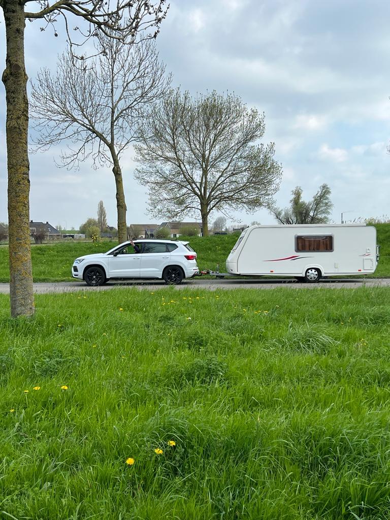 Trigano Rubis 420 Caravan - Compact en Compleet, Caravans en Kamperen, Caravans, Trigano, 750 - 1000 kg, Particulier, 5 tot 6 meter