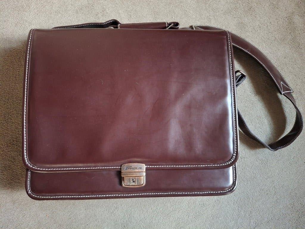 Zgan Targus laptoptas / aktetas. Bruin leder., Computers en Software, Laptoptassen, Bruin, 15 inch, Gevoerd laptopvak, Aktetas