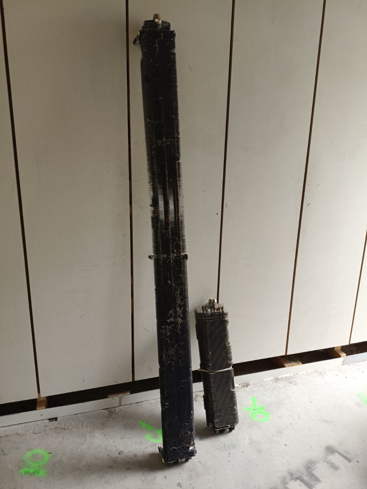 2x Jaga Radiator - koper type:BAT, Ophalen, 30 tot 80 cm, Gebruikt, Radiator
