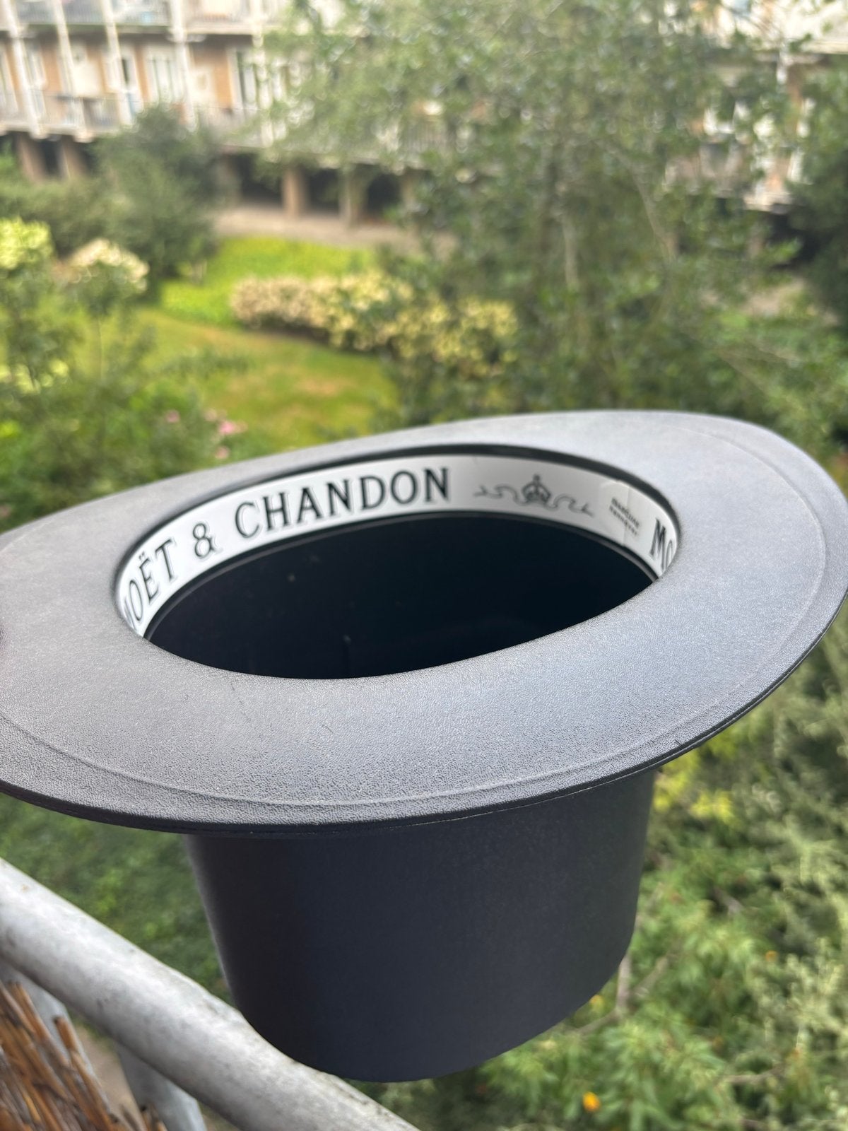 Moët & Chandon Wijn/Champagne Koeler - Zwart Hoge Hoed, Ophalen, Flessenkoeler, Kunststof, Zo goed als nieuw