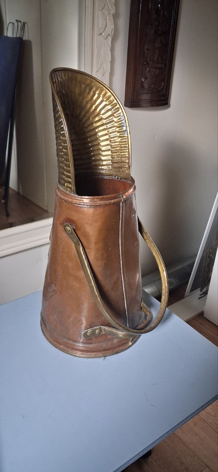 Antieke Koperen Kolenkit met Reliëfdecoratie, Ophalen of Verzenden, Koper