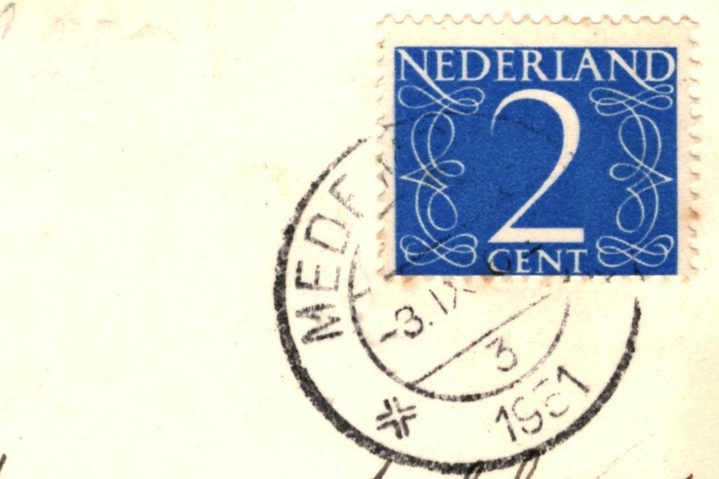 936185 Medemblik Ridderstraat RK Kerk 1951 Gelopen met zegel, Verzamelen, Ophalen of Verzenden, 1940 tot 1960, Gelopen, Noord-Holland