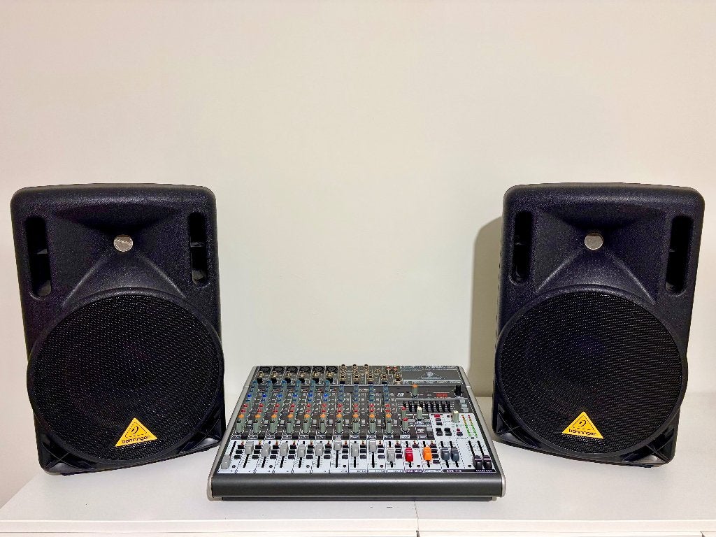 Behringer Xenyx X1832 mengtafel + Eurolive B210D speakers, Ophalen, Gebruikt, 10 tot 20 kanalen, Microfooningang