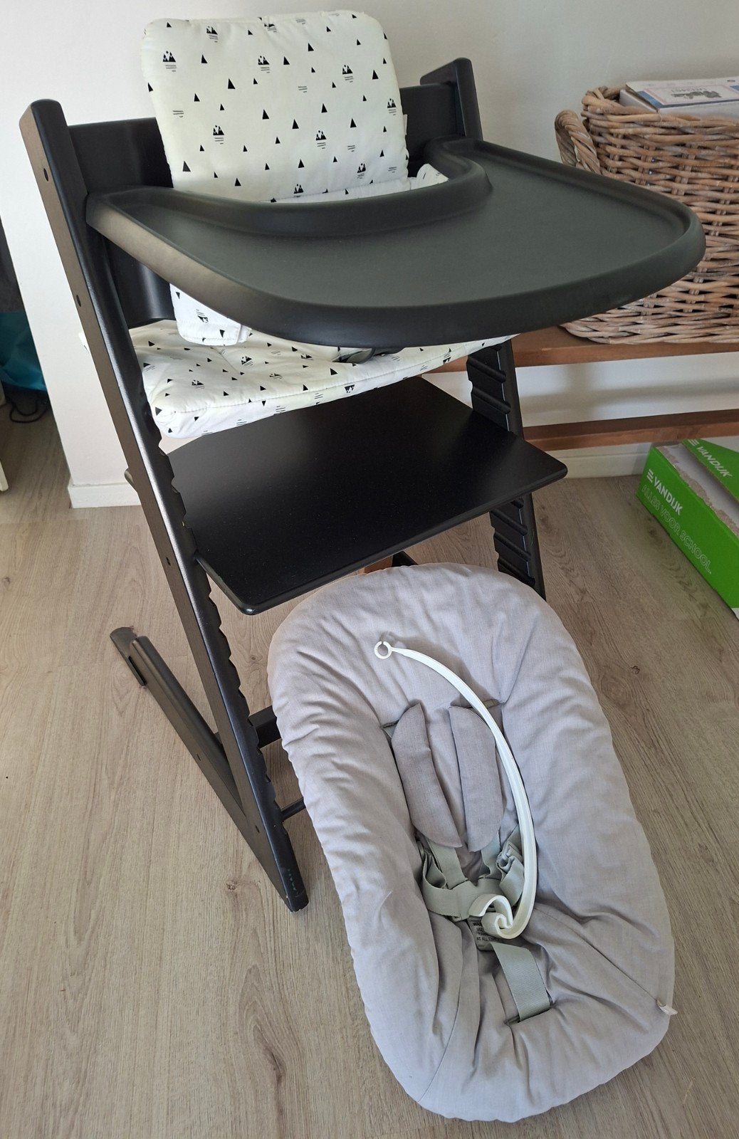 stokke tripp trapp kinderstoel | compleet | zwart, Kinderen en Baby's, Kinderstoelen, Ophalen, Gebruikt, Meegroeistoel, Afneembaar eetblad