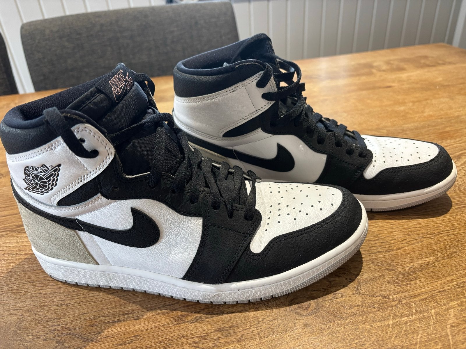 Jordan 1 Retro High Bleached Coral / Maat 44,5, Ophalen of Verzenden, Zo goed als nieuw, Zwart, Sneakers of Gympen