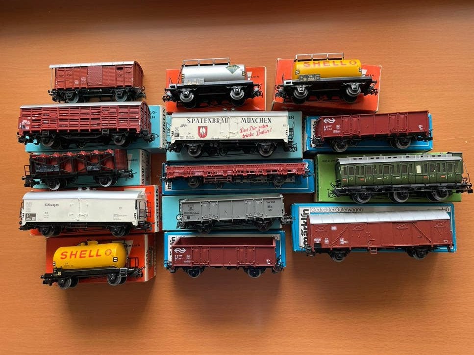 Te koop: 14 Marklin wagons., Wisselstroom, Verzenden, Wagon, Zo goed als nieuw