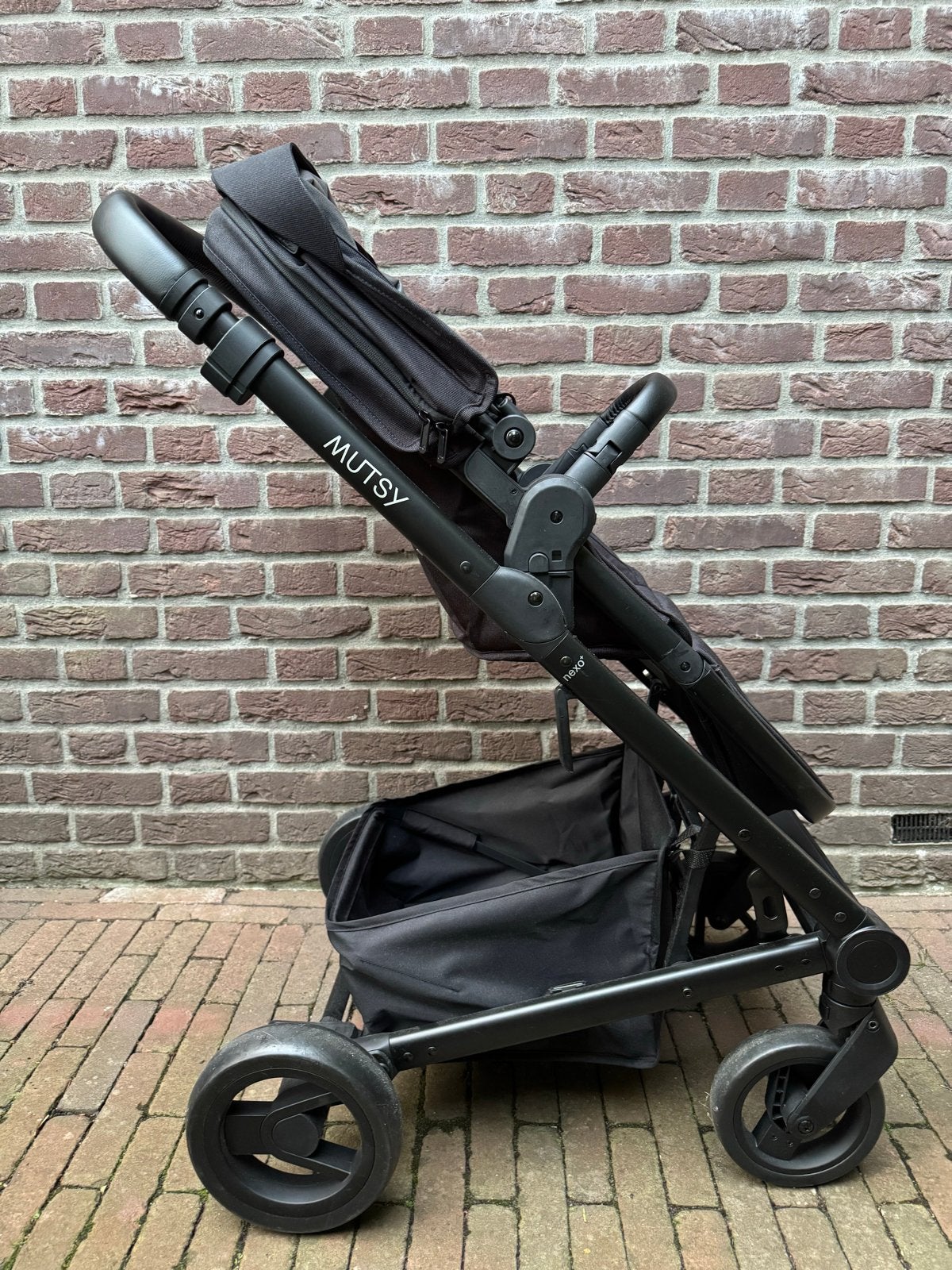Nieuwe Mutsy Nexo+ kinderwagen zwart – nooit gebruikt (demo), Kinderen en Baby's, Buggy's, Ophalen of Verzenden, Zo goed als nieuw