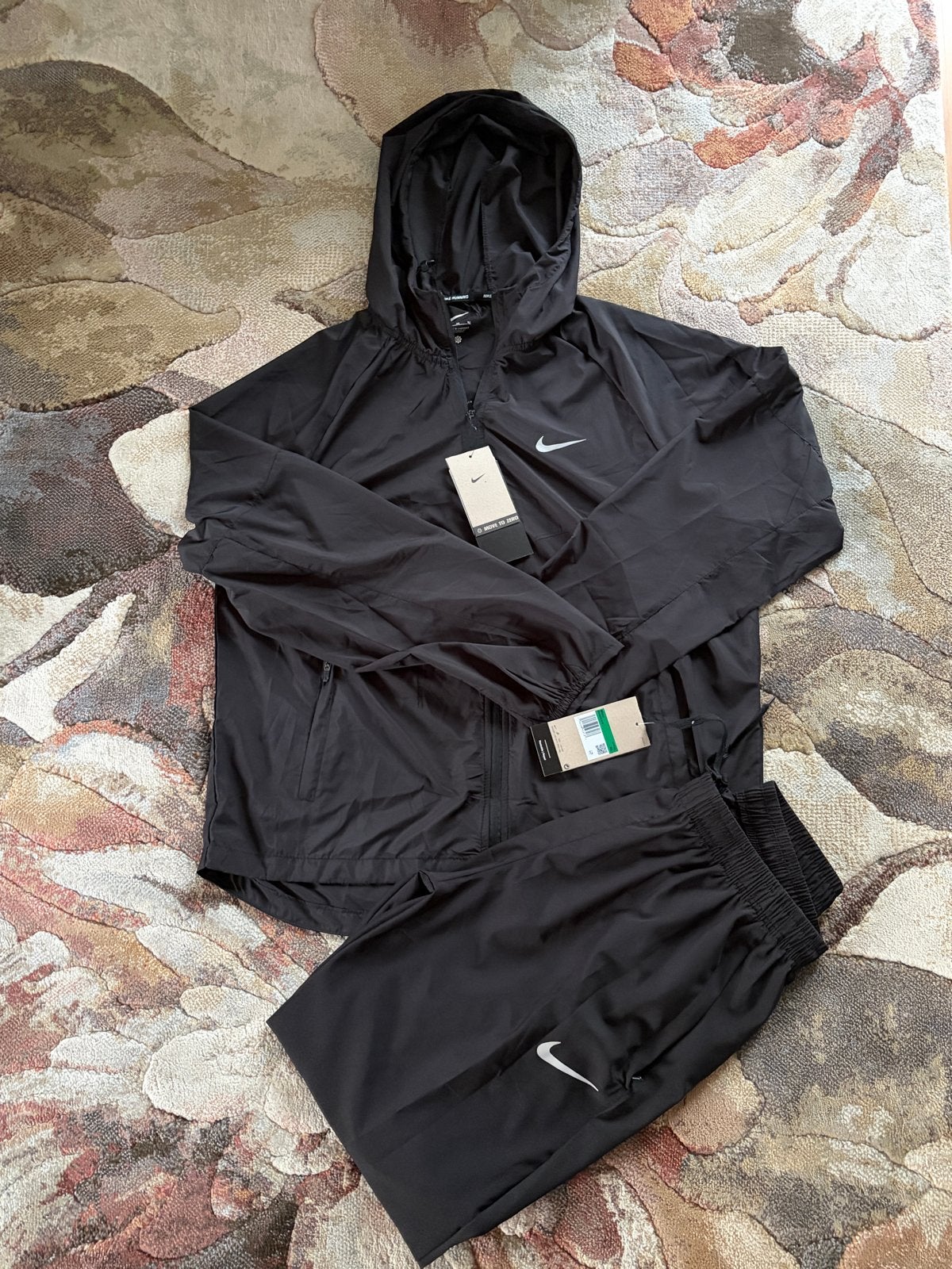 Gloednieuw Nike Trainingspak Maat XL - Binnen 48 uur verzond, Fitness, Verzenden, Zwart, Maat 56/58 (XL)