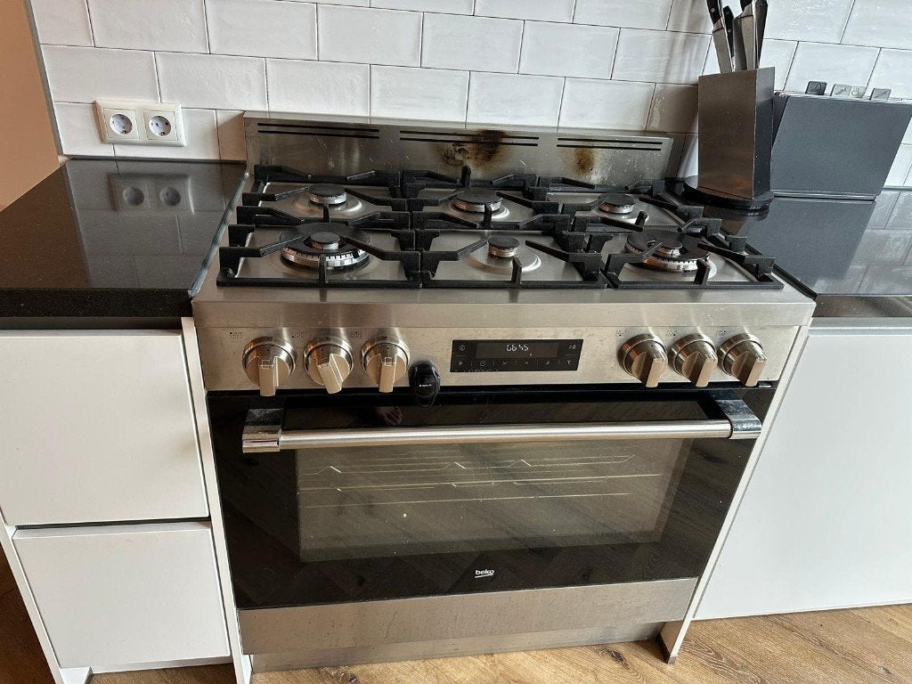 BEKO gasfornuis met (electrische) oven (type BFC918GMX) ), Witgoed en Apparatuur, Kookplaten, Ophalen, Gebruikt, Gas, Vrijstaand