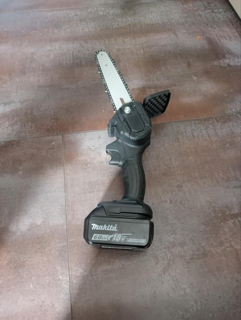 Kleine 4 of 6 inch kettingzaag past op Makita 18v lxt, Ophalen of Verzenden, Nieuw