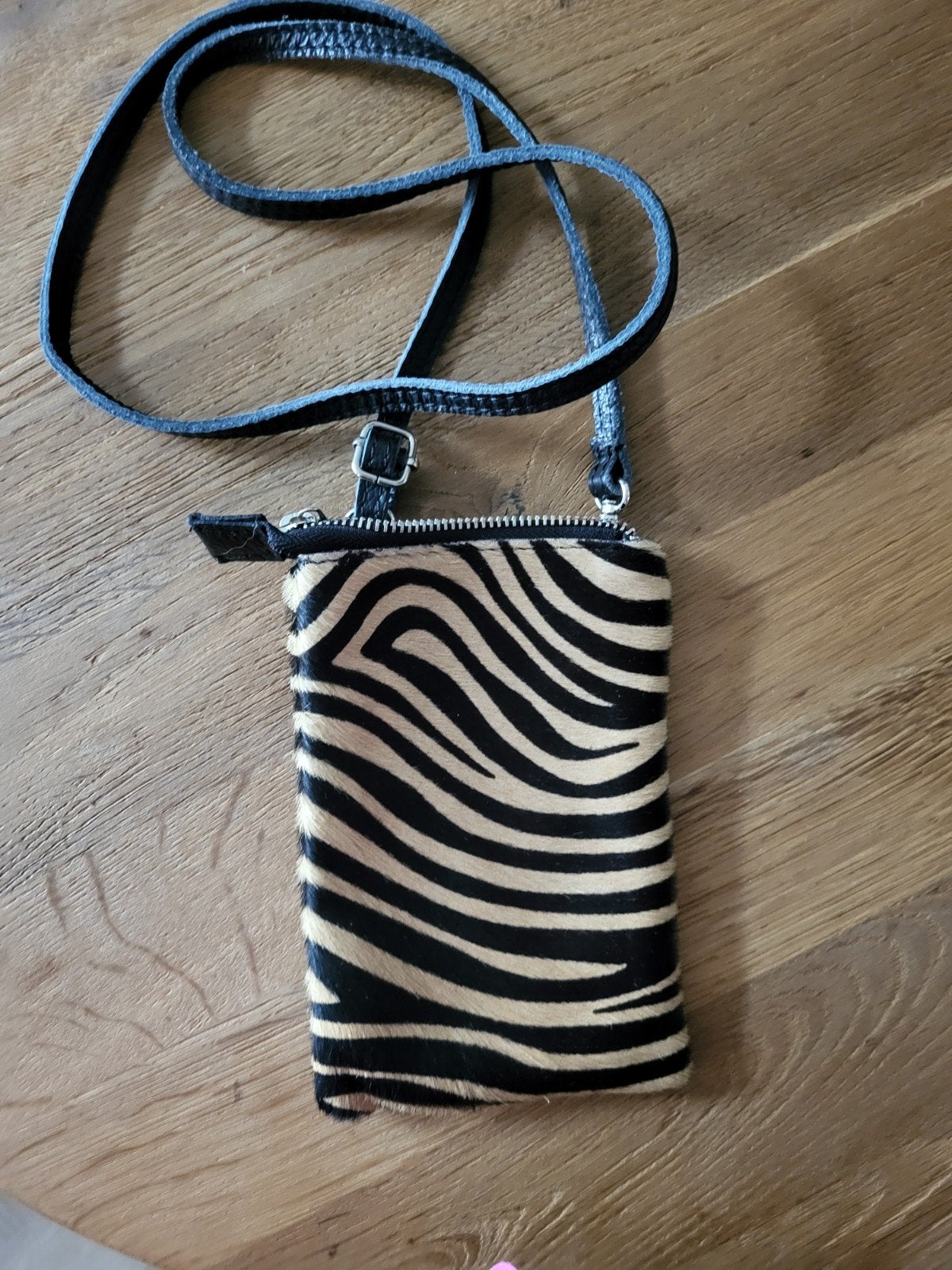 Zebraprint Telefoontasje / Schoudertasje van CHARMI London, Sieraden, Tassen en Uiterlijk, Tassen | Damestassen, Ophalen of Verzenden
