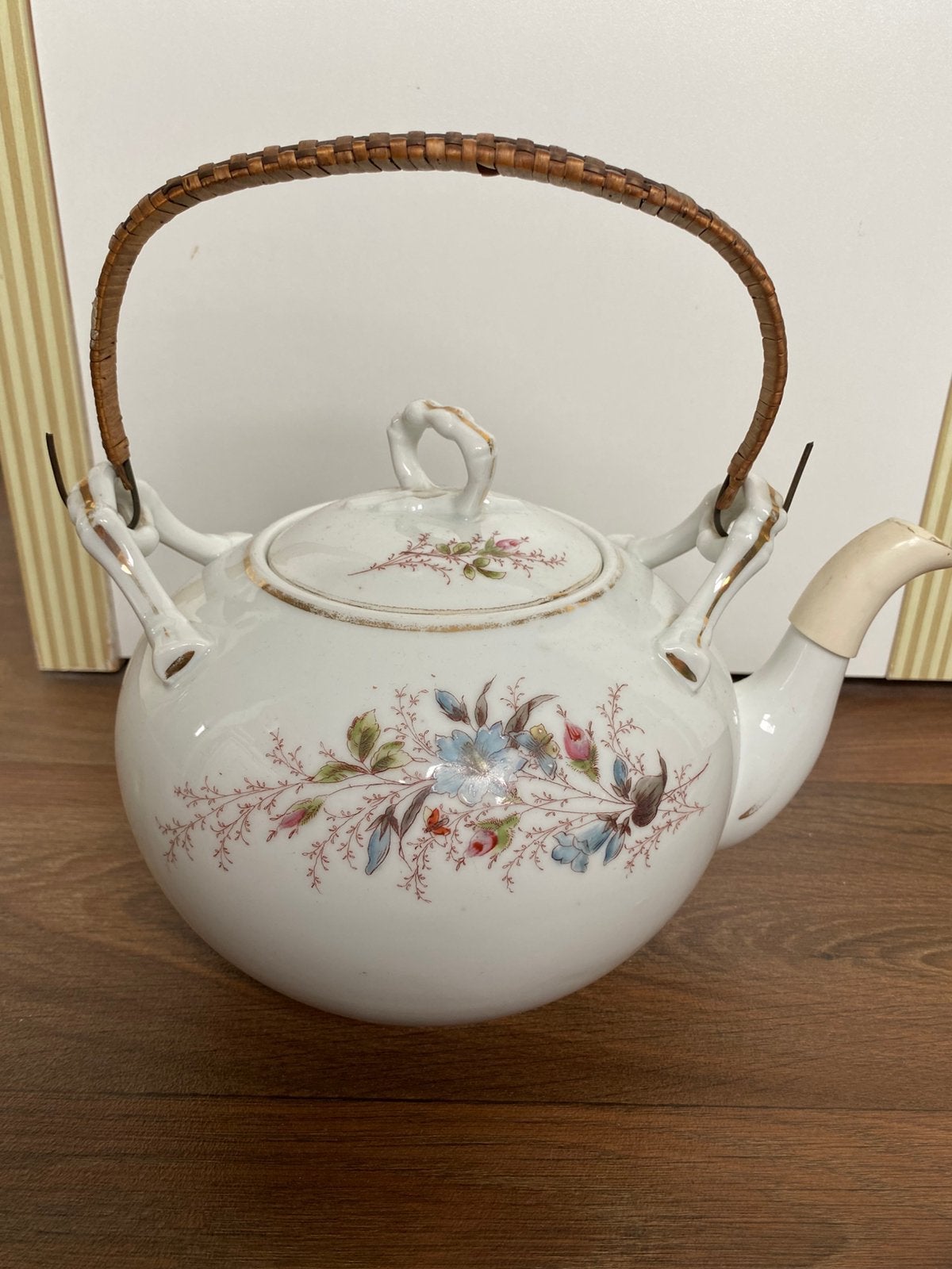 Antieke porseleinen theepot met bloemmotief, Antiek en Kunst, Ophalen of Verzenden