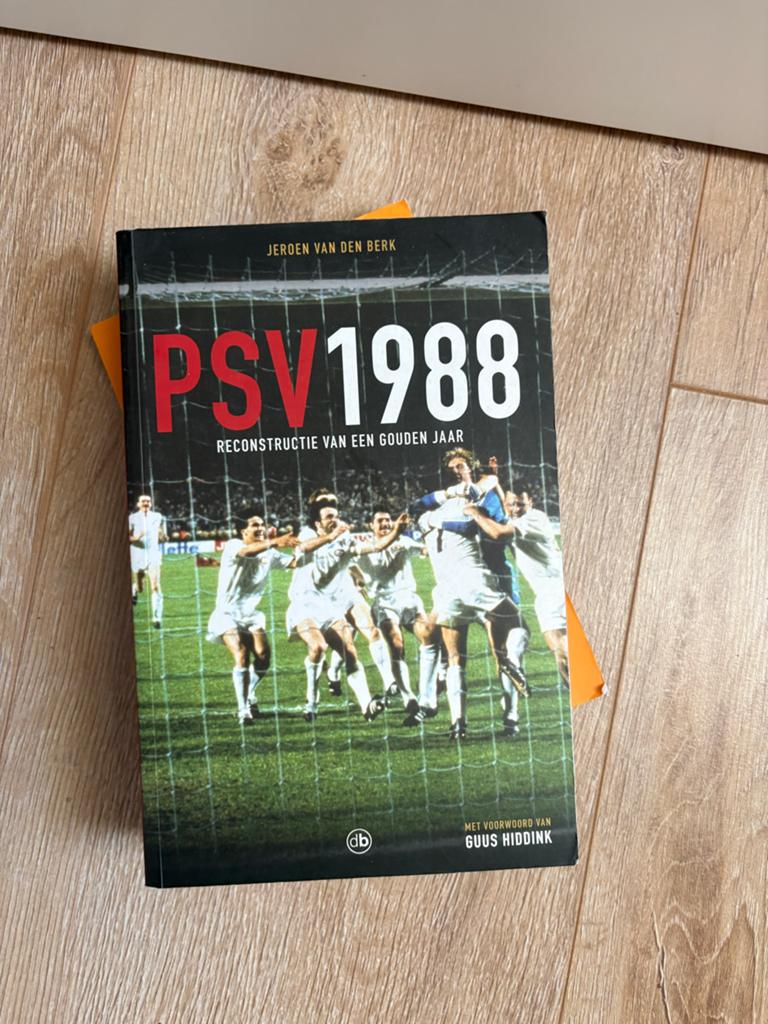 PSV Boeken: PSV 1988 & Mijn PSV DNA, Ophalen of Verzenden, Gelezen, Balsport